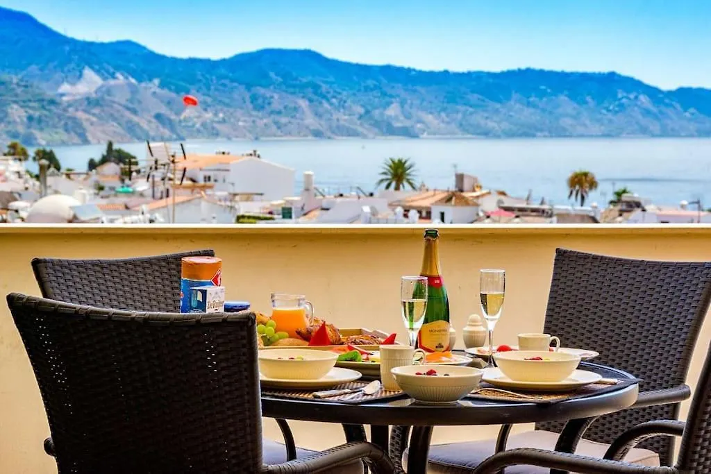 Old Town Nerja, Stunning Sea Views Apartman